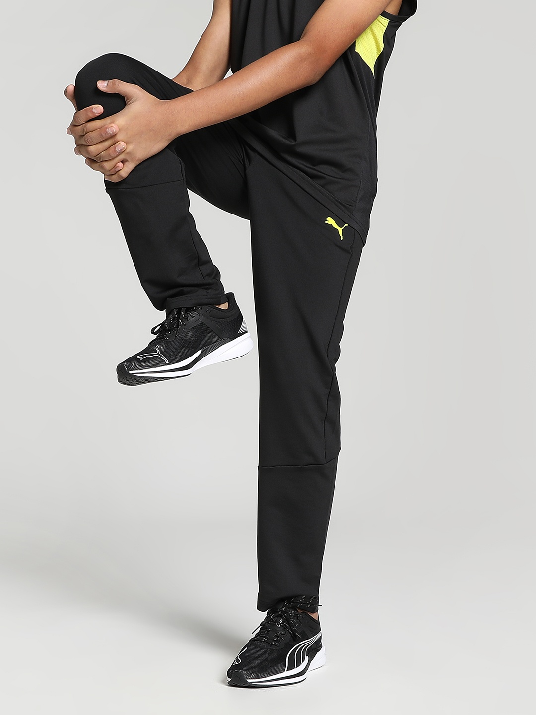 

one8 x PUMA Boys Virat Kohli Active Regular Fit Track Pants, Black