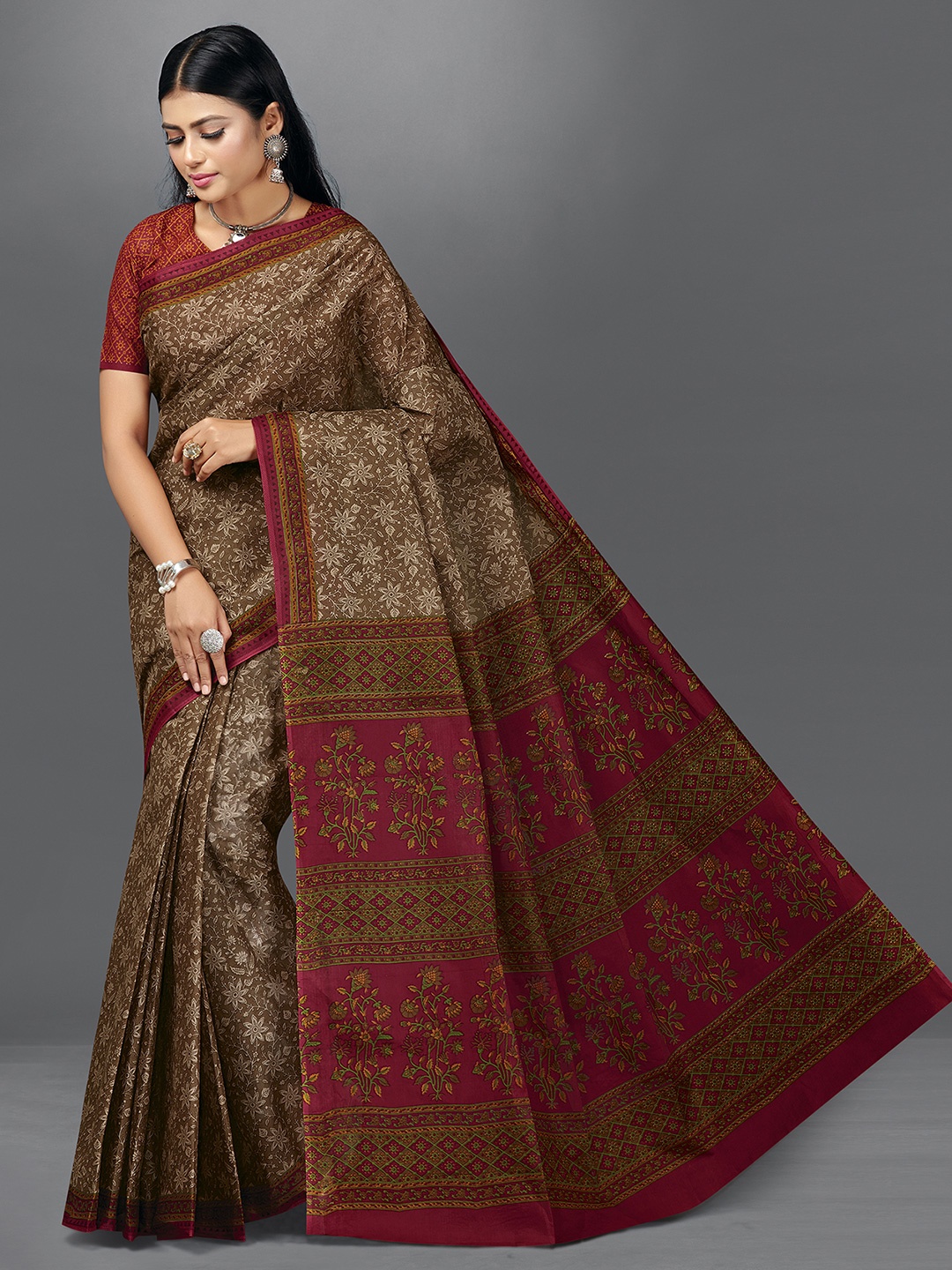 

SHANVIKA Floral Printed Pure Cotton Block Print Saree, Brown