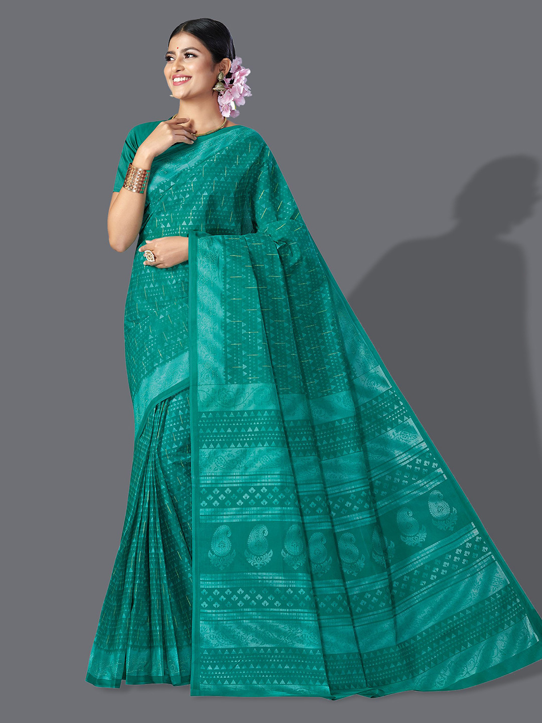 

SHANVIKA Geometric Printed Pure Cotton Saree, Green
