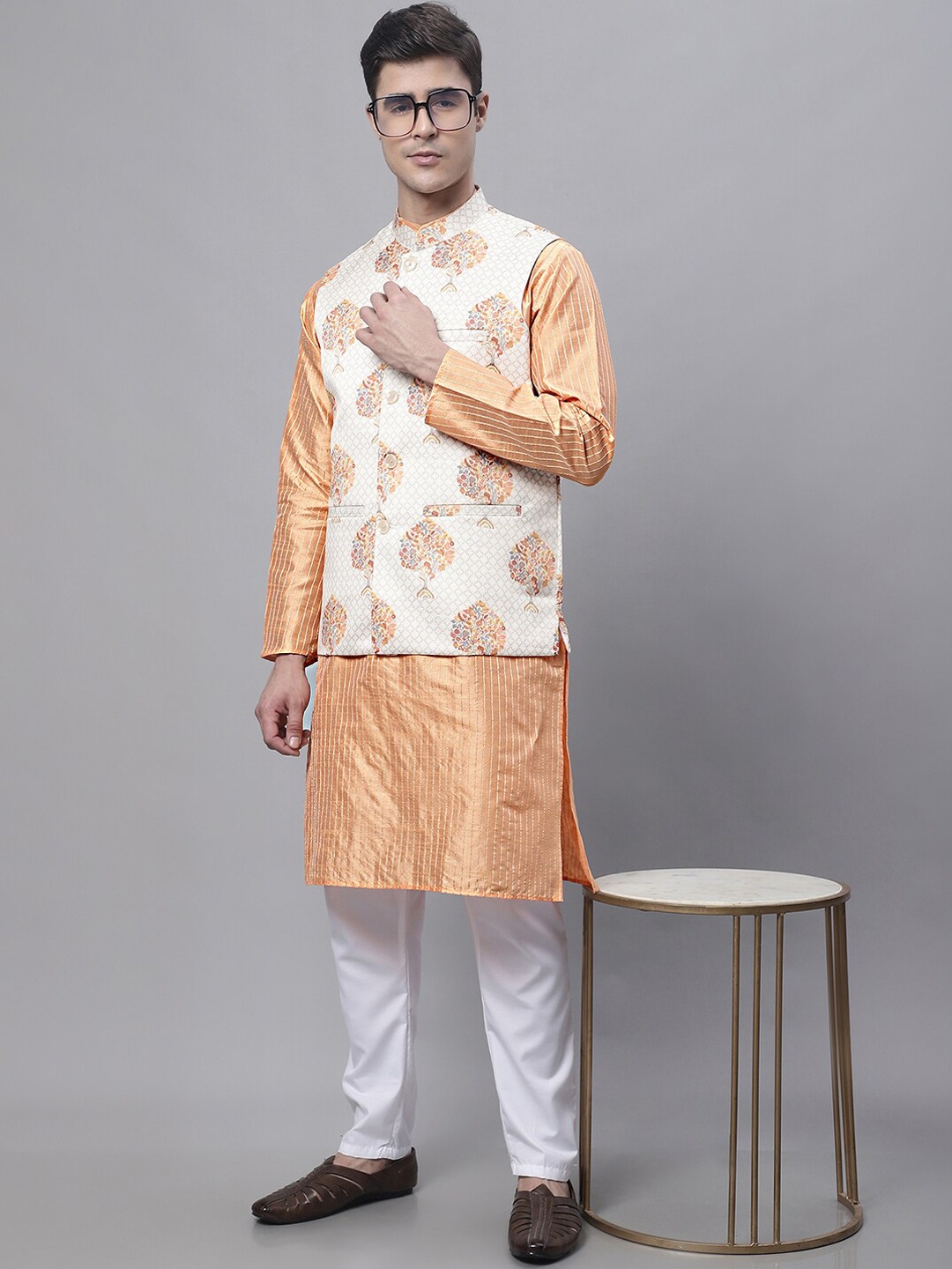 

Jompers Striped Thread Work Kurta with Pyjamas & Nehru Jacket, Peach