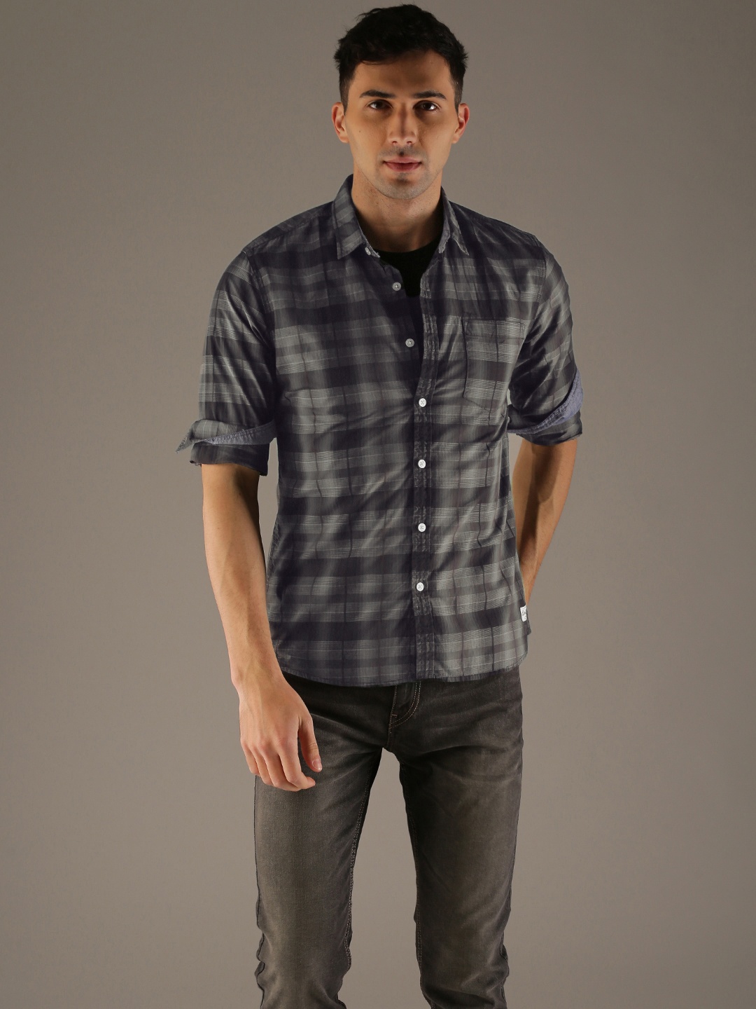 

Flying Machine Men Grey & Black Slim Fit Checked Casual Shirt