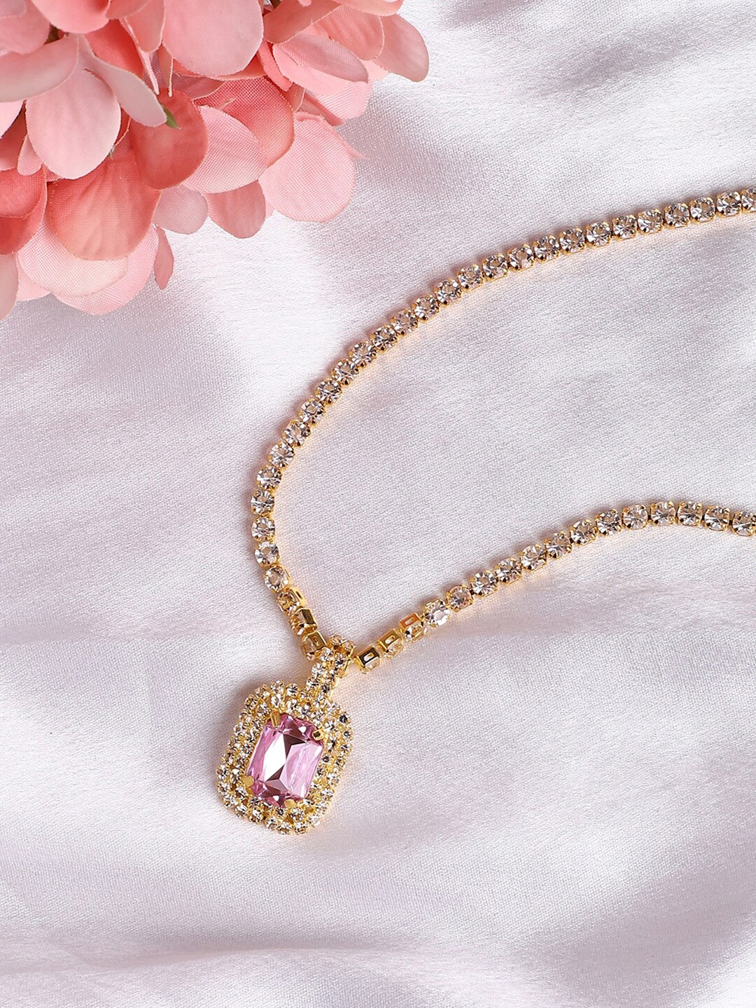 

SOHI Gold-Plated Necklace