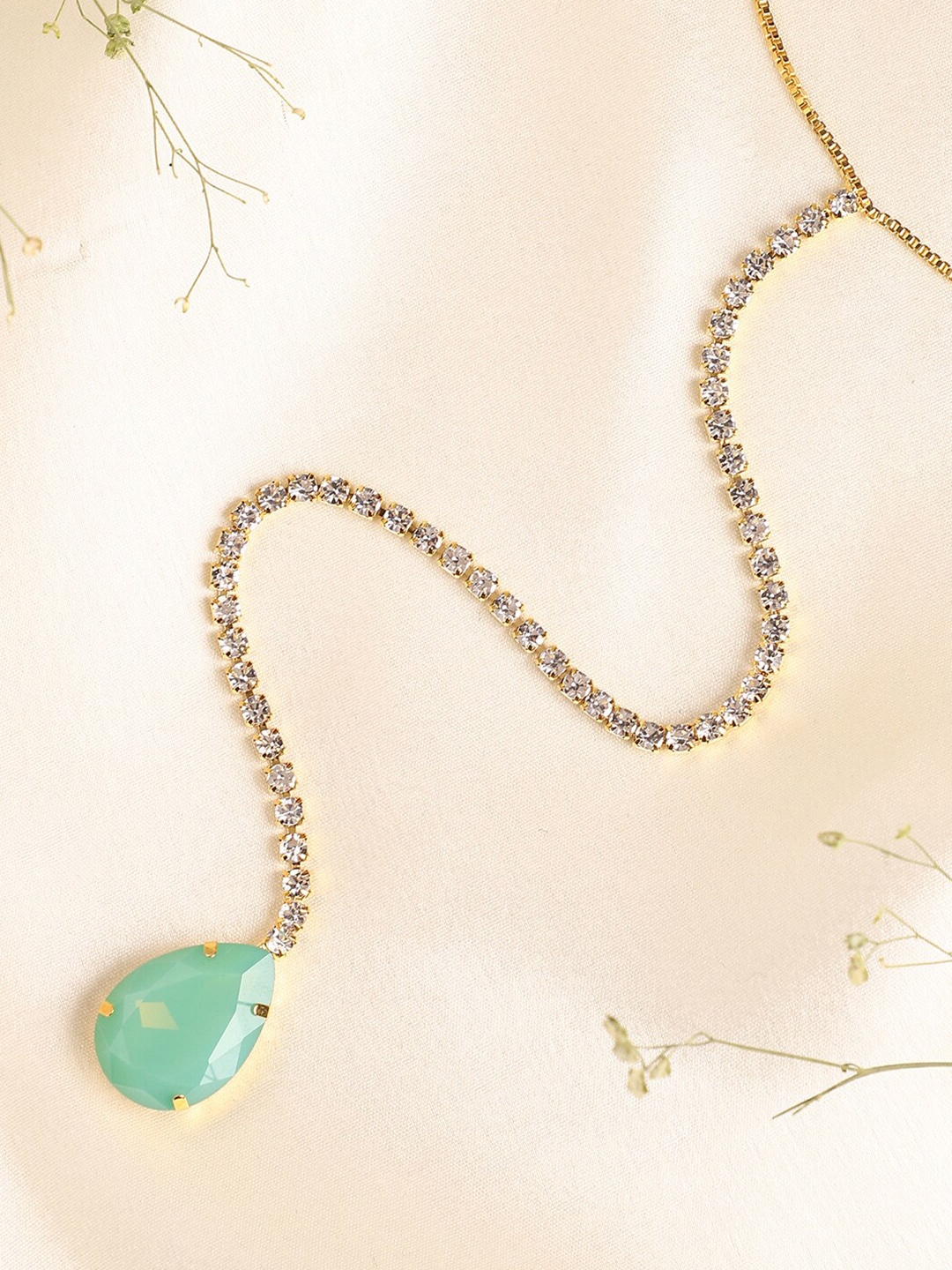 

SOHI Green Silver-Plated Necklace