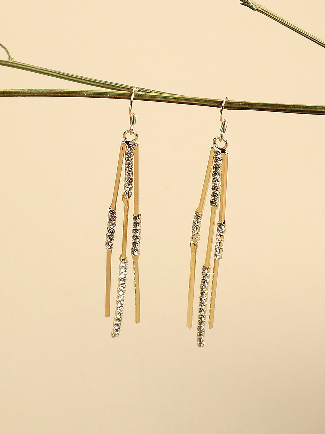 

SOHI Gold-Plated Contemporary Drop Earrings, White