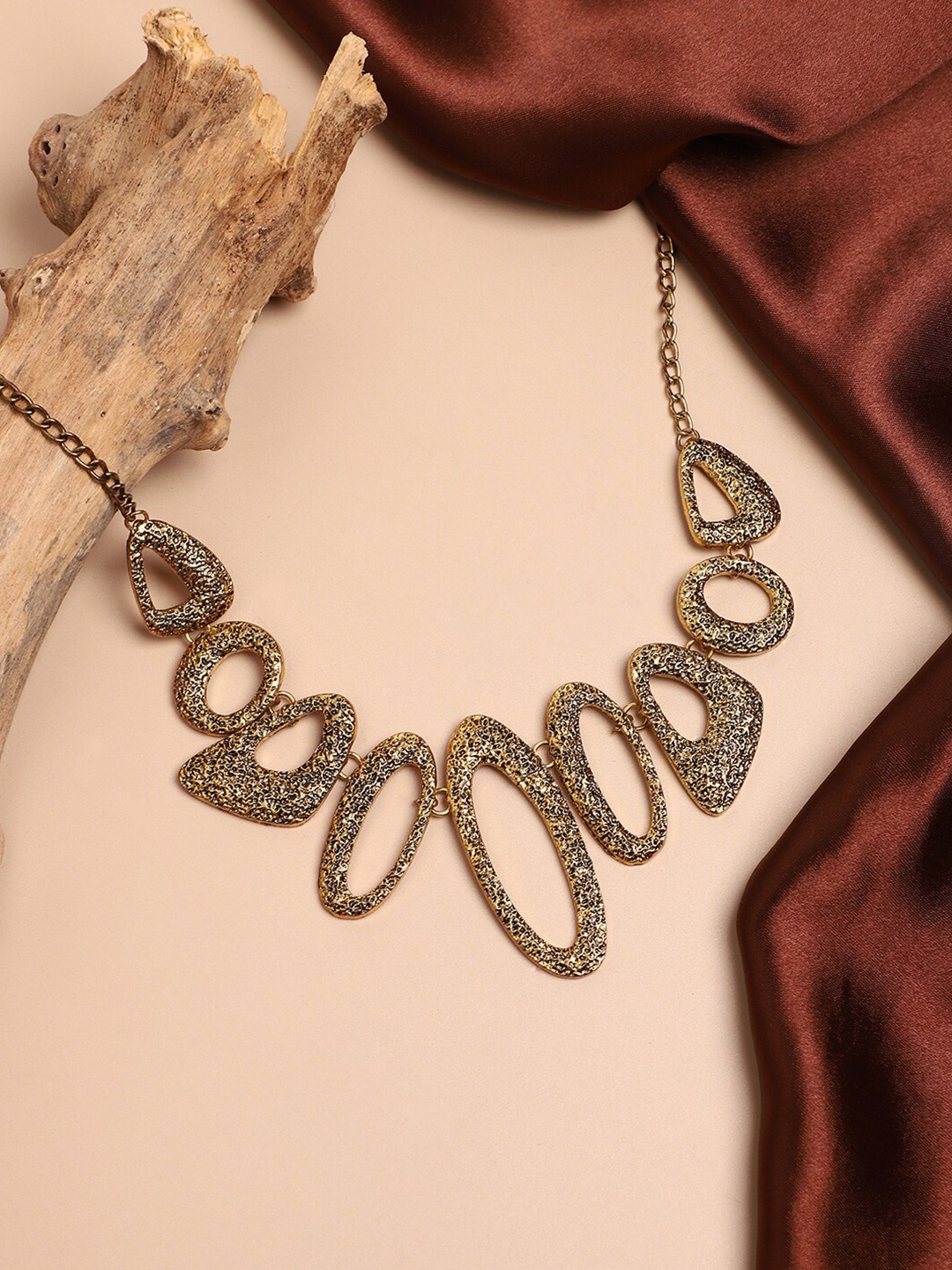 

SOHI Gold-Plated Necklace
