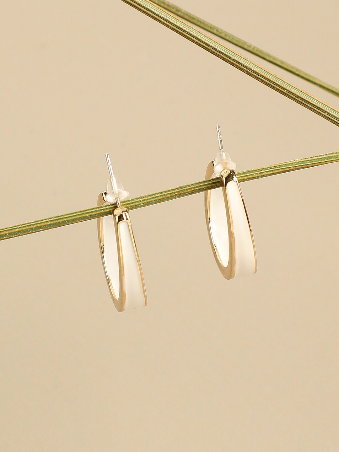 

SOHI Gold-Plated Contemporary Drop Earrings, White