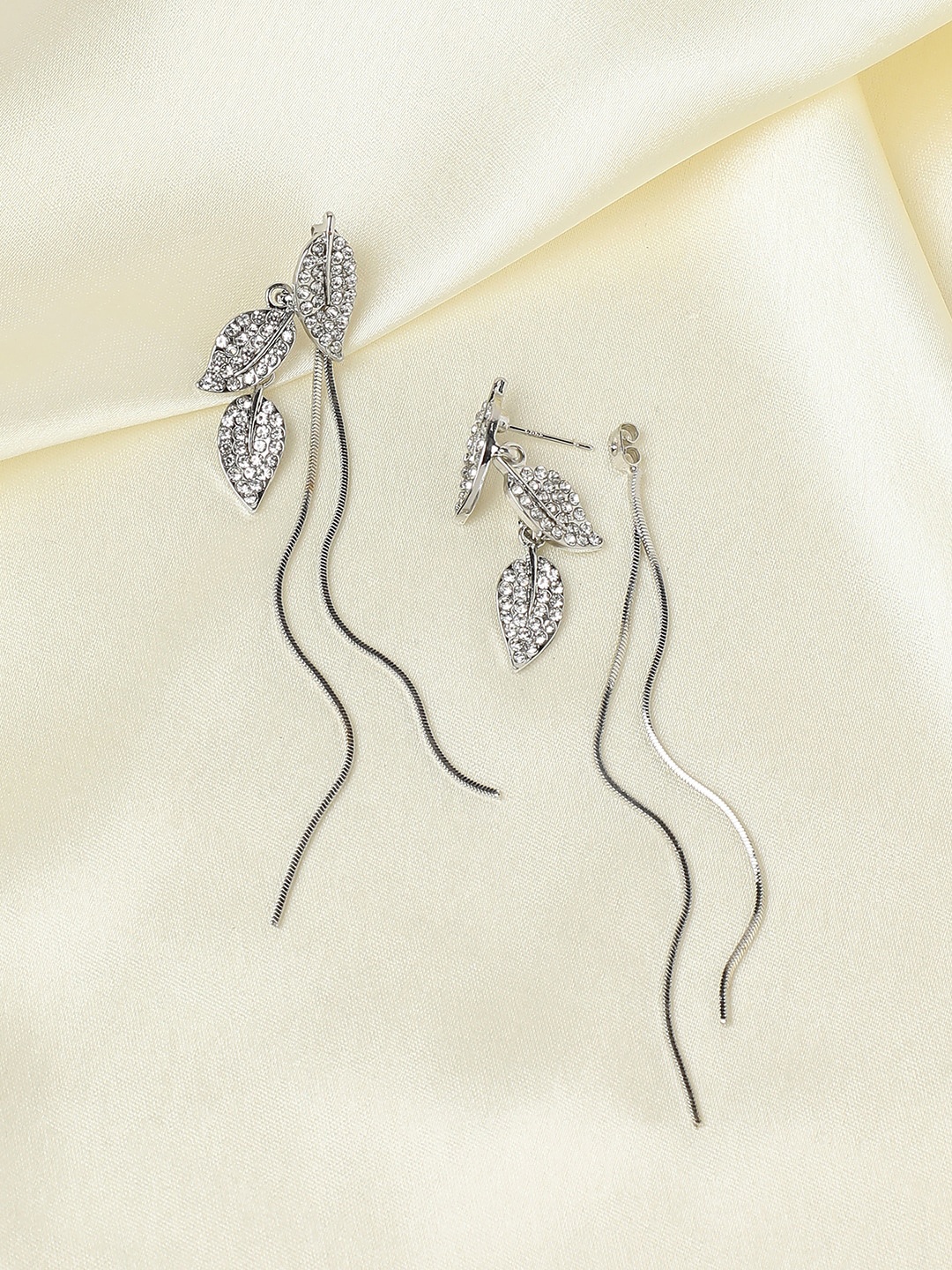 

SOHI Silver-Plated Leaf-shaped Drop Earrings