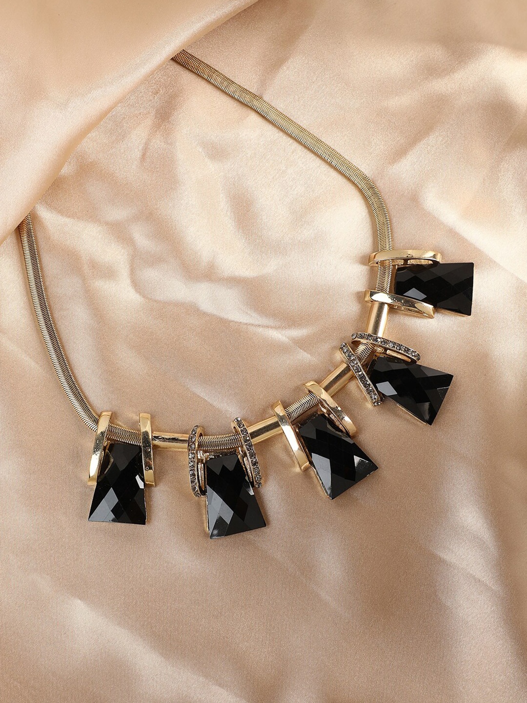 

SOHI Gold-Plated Necklace, Black