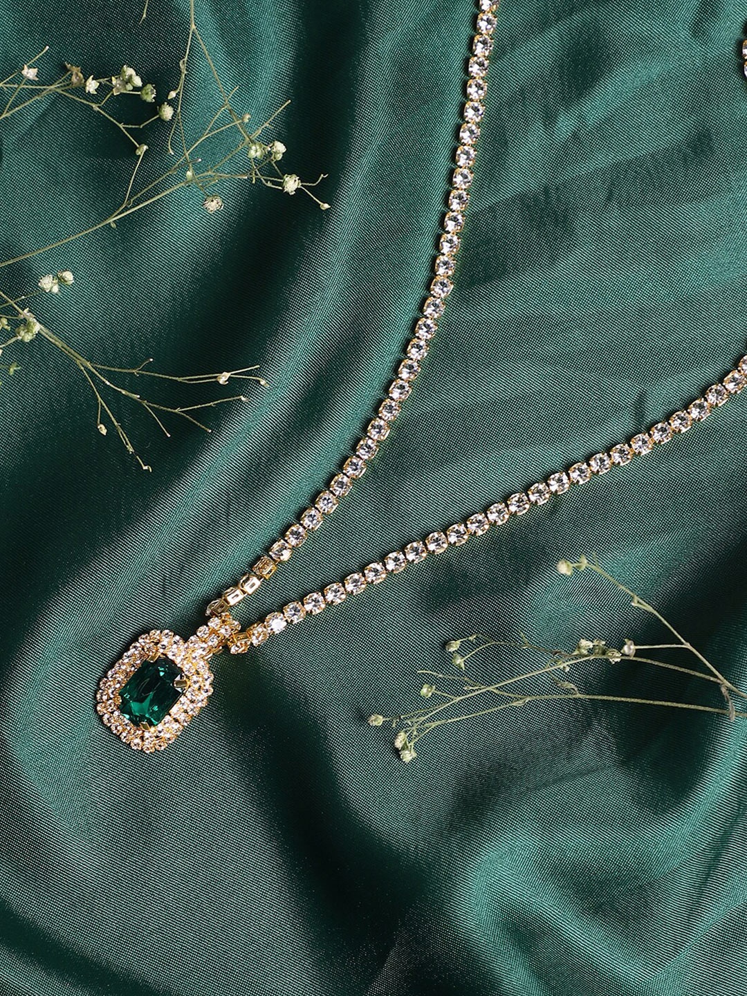 

SOHI Gold-Plated Stone Studded Necklace, Green