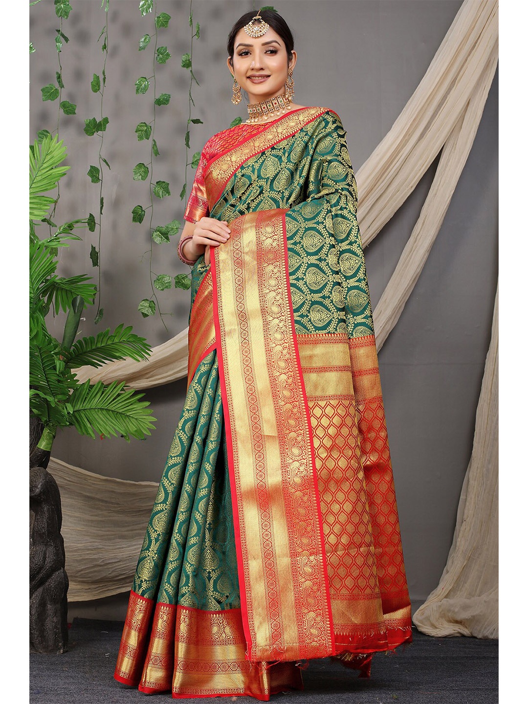 

MARGI DESIGNERS Green & Red Woven Design Zari Art Silk Banarasi Saree
