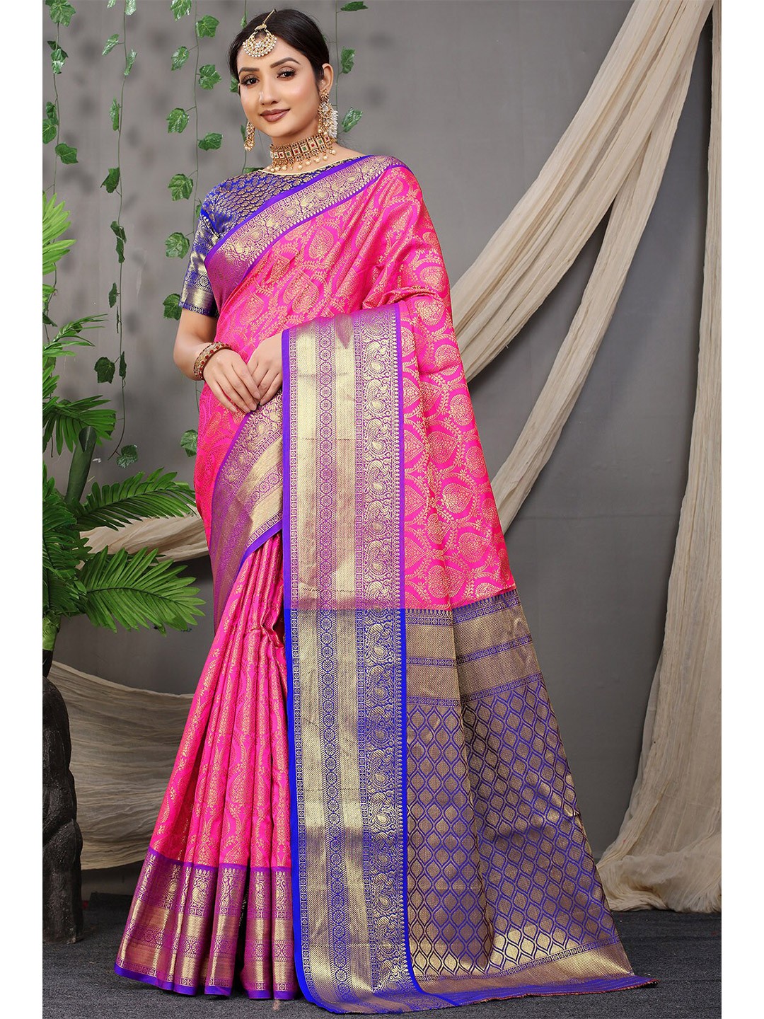 

MARGI DESIGNERS Pink & Blue Woven Design Zari Art Silk Banarasi Saree