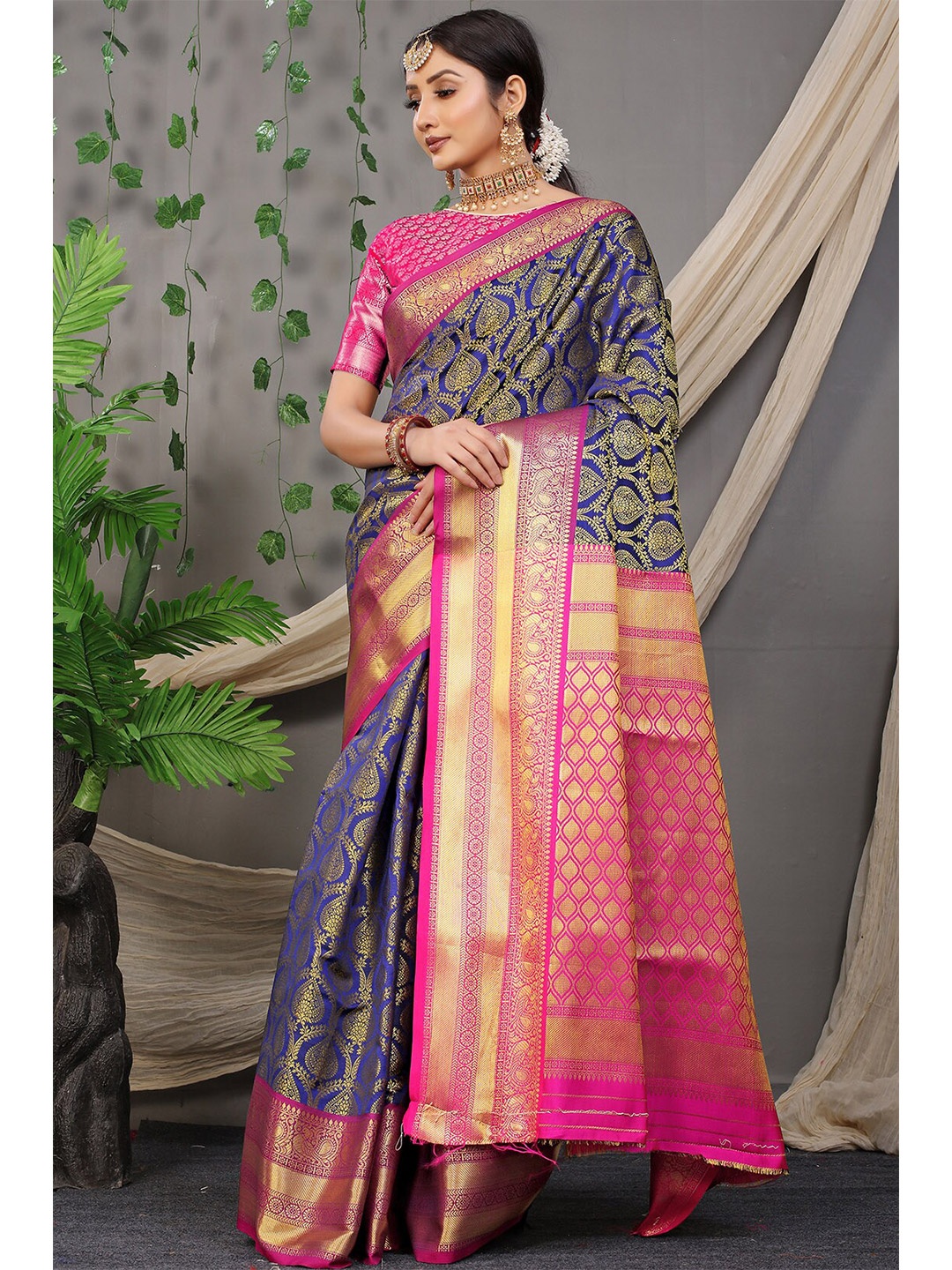 

MARGI DESIGNERS Navy Blue & Pink Woven Design Zari Art Silk Banarasi Saree