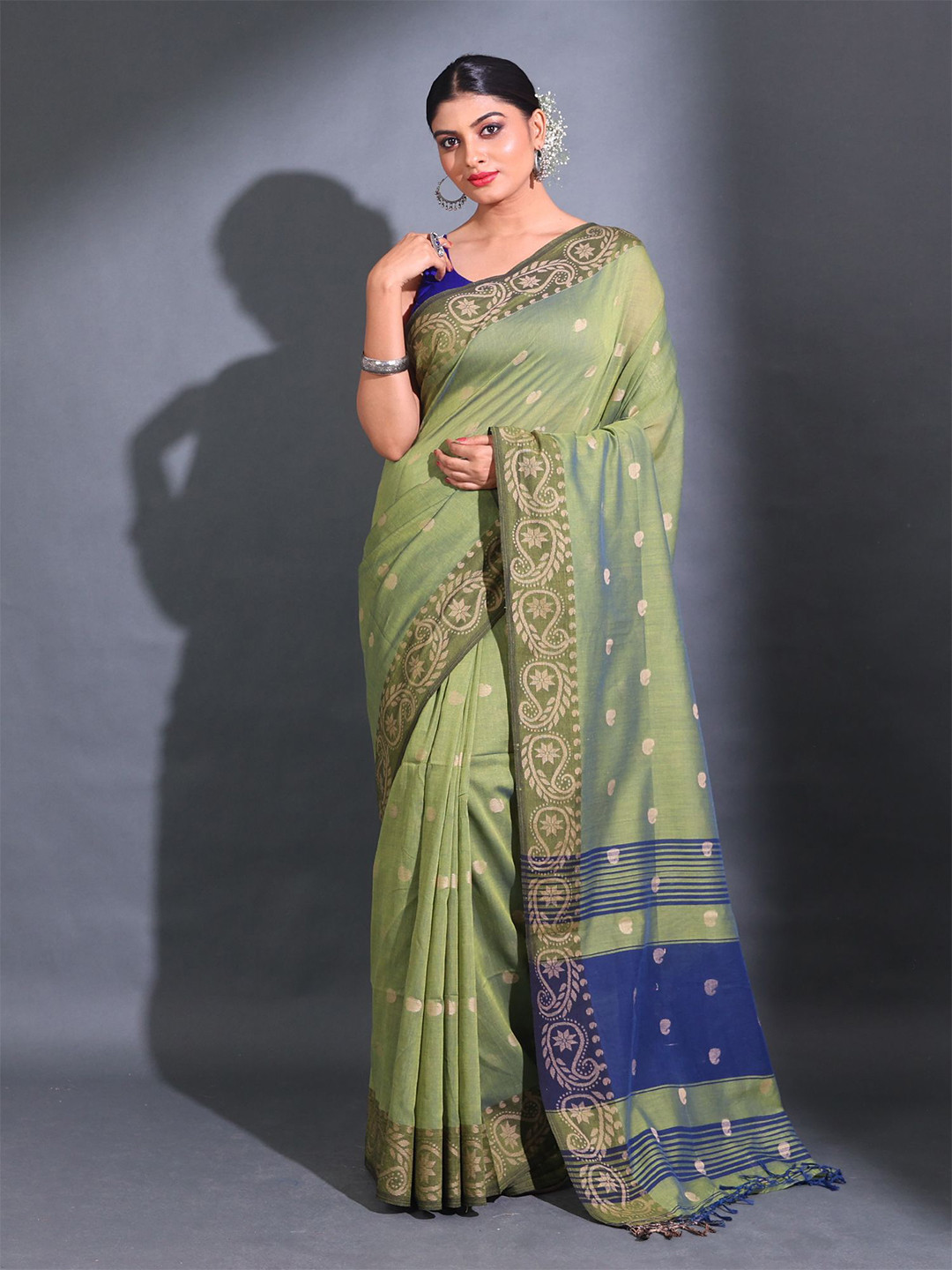 

Charukriti Paisley Woven Design Zari Saree, Green