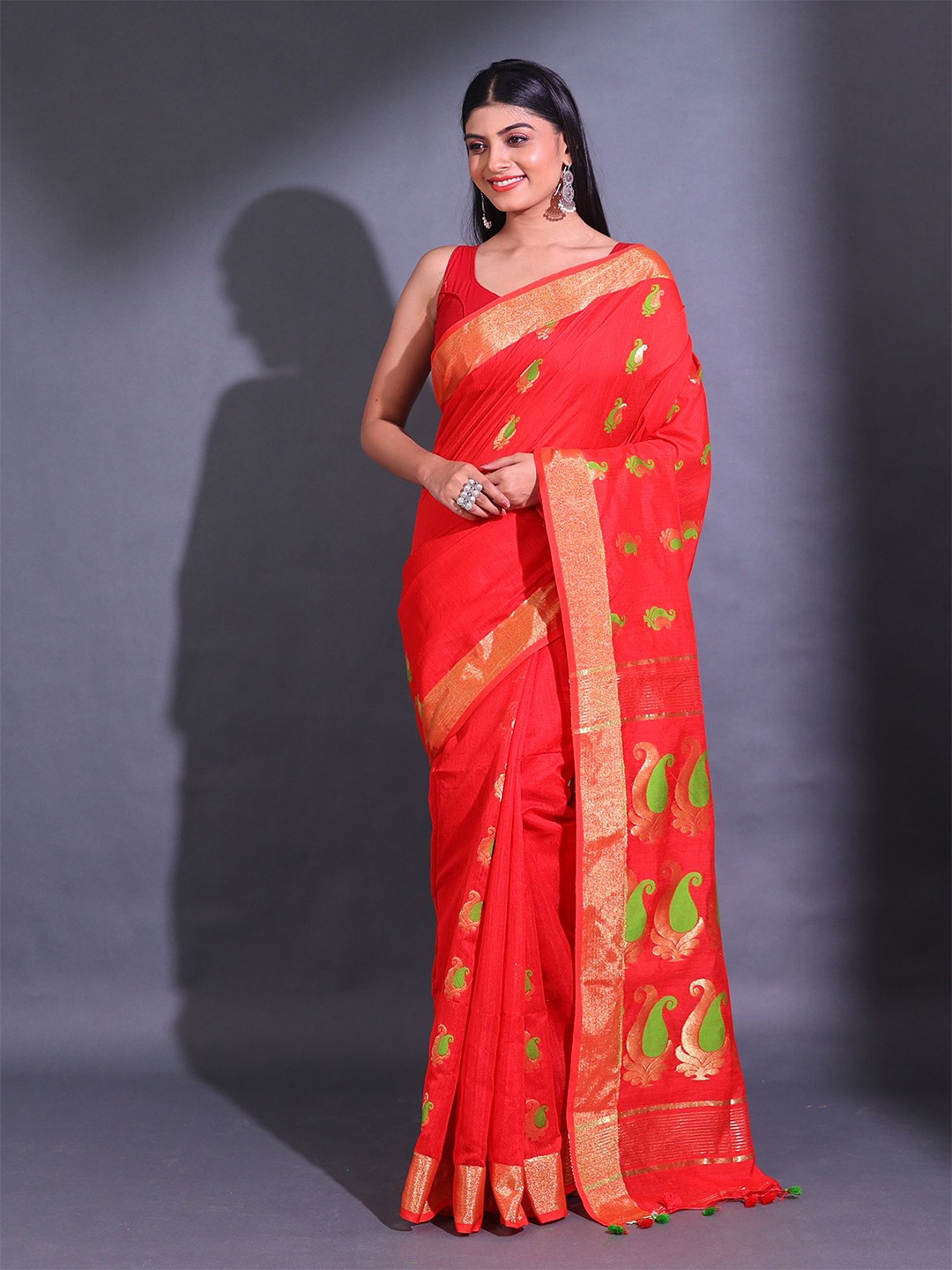 

Charukriti Paisley Woven Design Zari Saree, Red