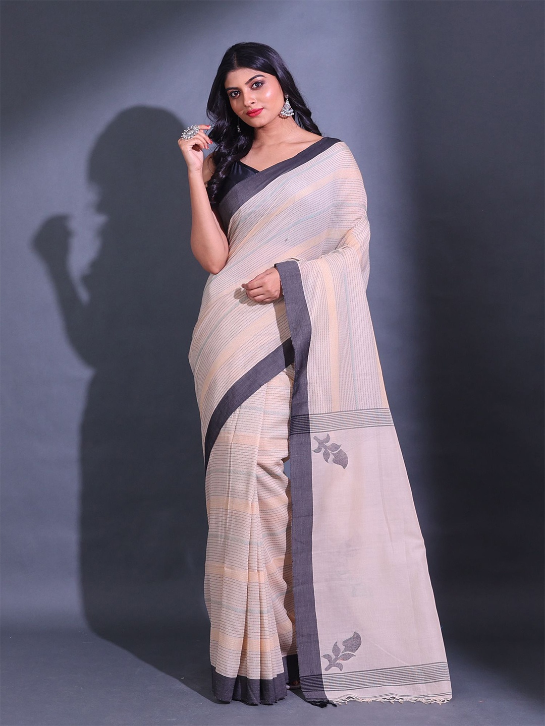 

Charukriti Striped Woven Design Pure Cotton Saree, Off white