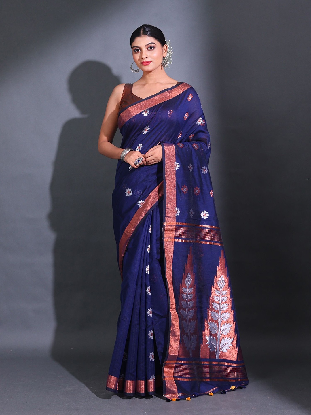 

Charukriti Floral Woven Design Zari Saree, Navy blue
