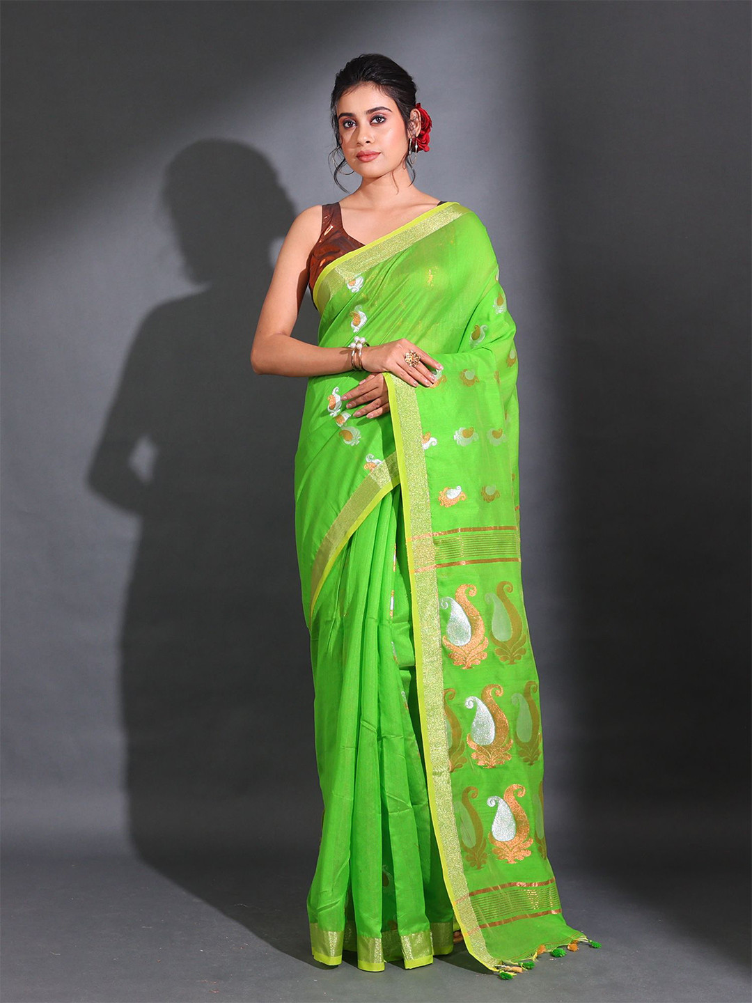 

Charukriti Paisley Woven Design Zari Saree, Green