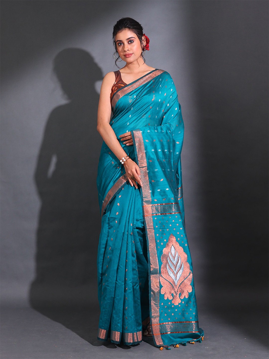 

Charukriti Woven Design Zari Saree, Teal
