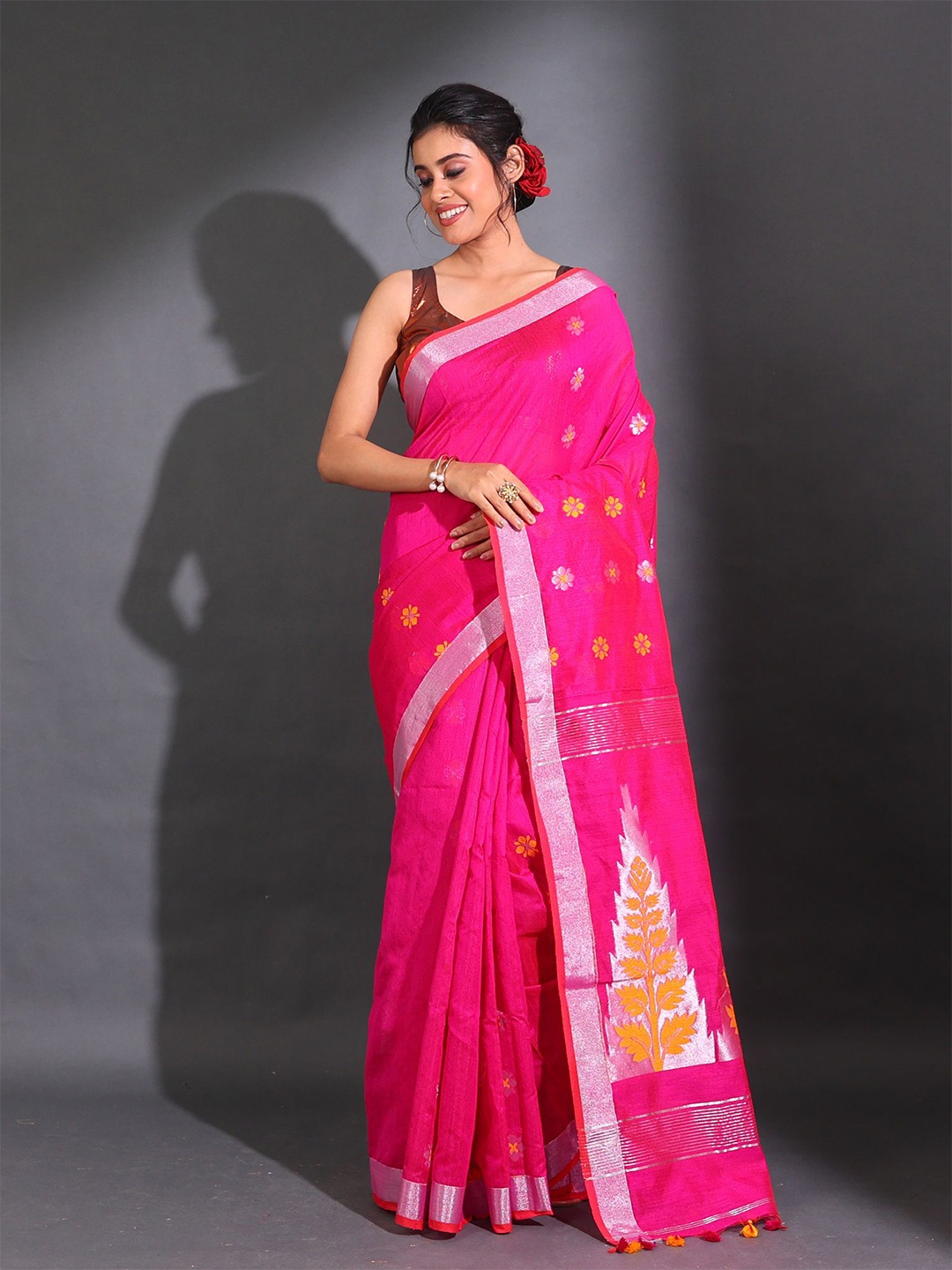 

Charukriti Floral Woven Design Zari Saree, Pink