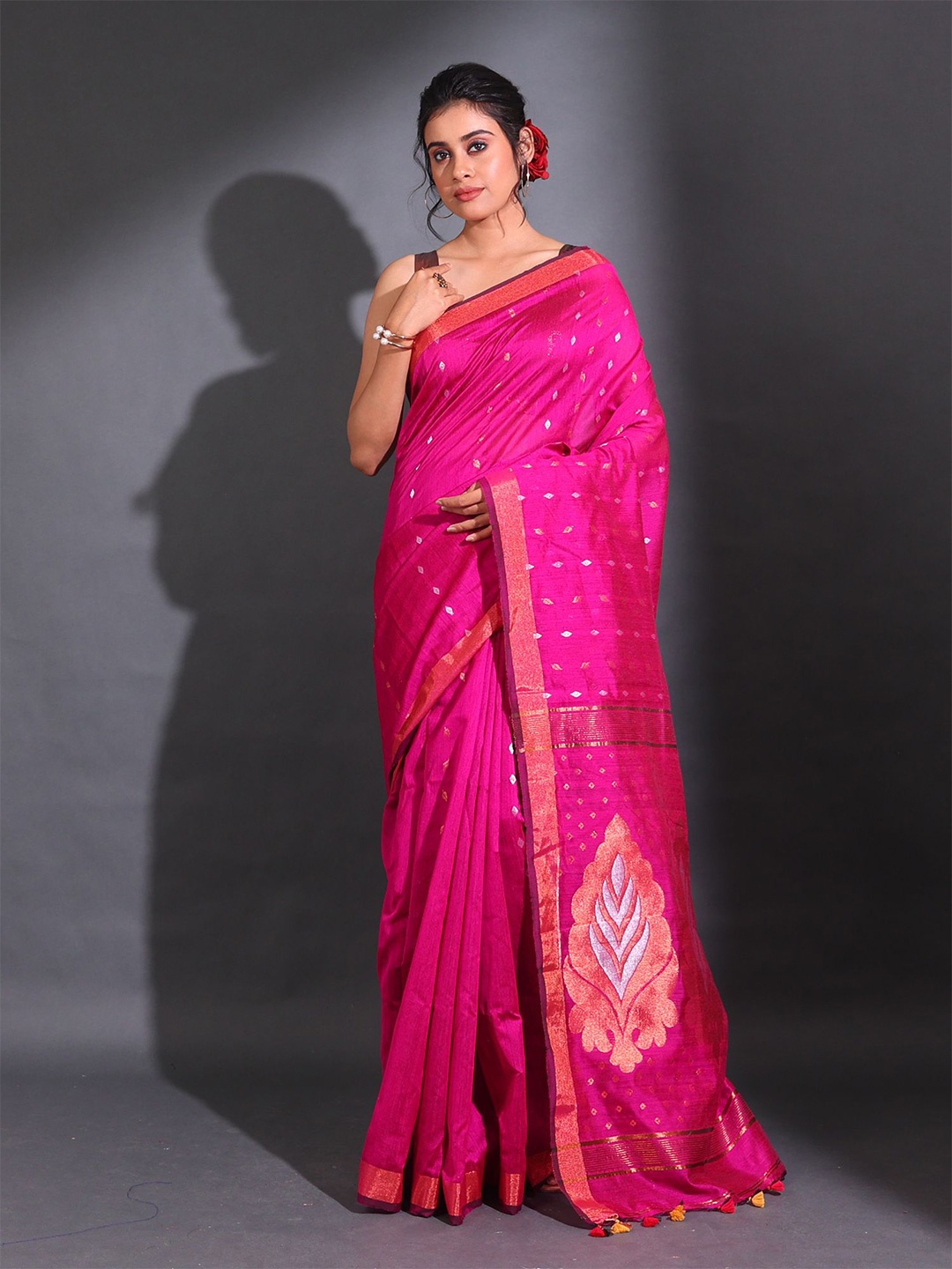 

Charukriti Ethnic Motifs Woven Design Zari Saree, Fuchsia