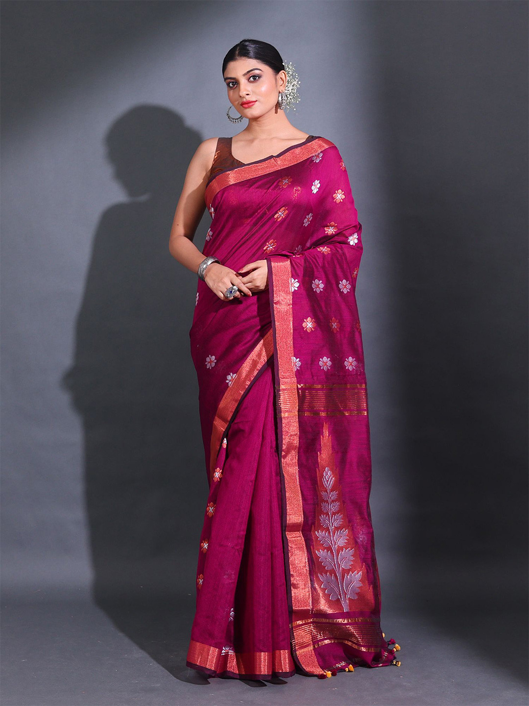 

Charukriti Floral Woven Design Zari Saree, Magenta