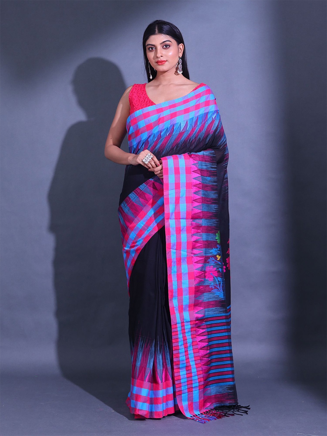 

Charukriti Gemetric Motif Woven Design Pure Cotton Saree, Black