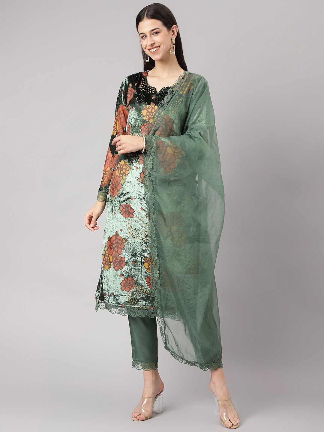 

Divena Floral Printed Velvet Kurta with Trousers & Dupatta, Green