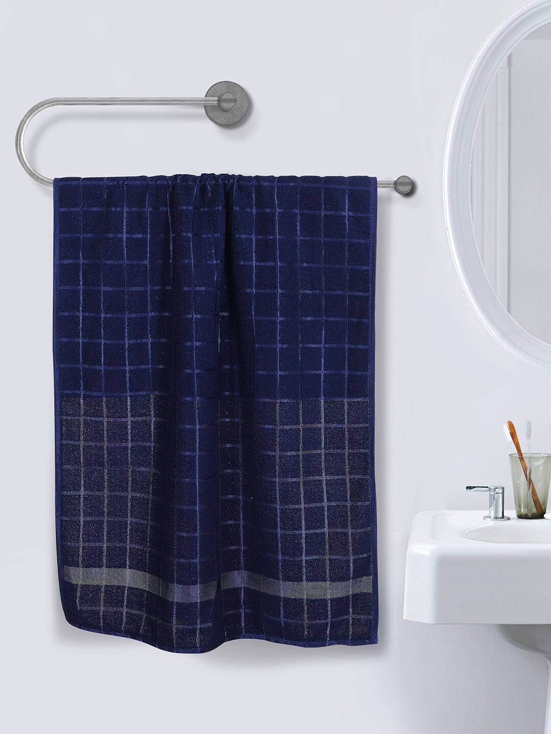 

ROMEE Navy Blue Checked 350 GSM Microfiber Light Weight & Anti-Bacterial Bath Towel