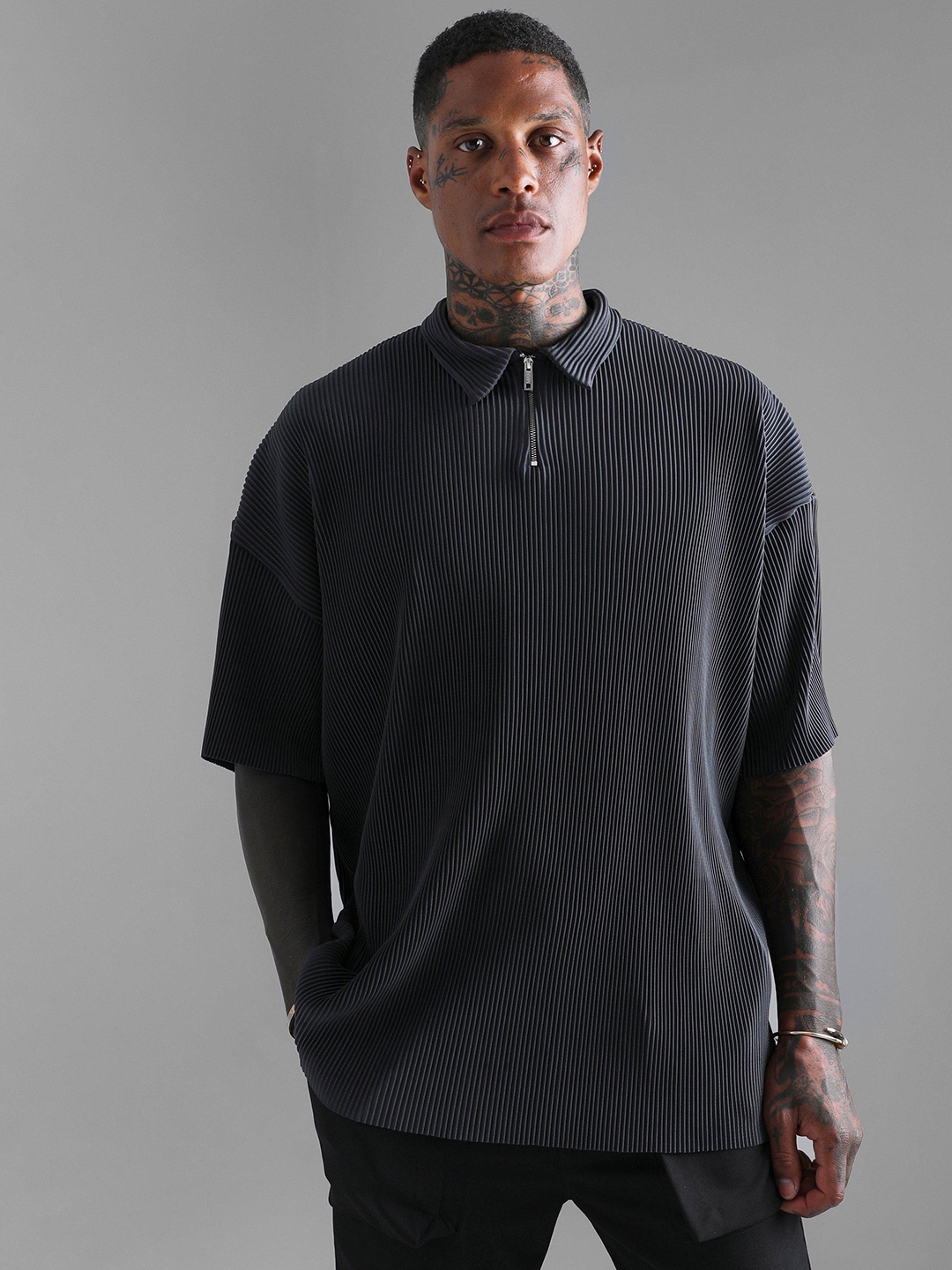 

boohooMAN Oversized Zip Pleated Polo Collar Drop-Shoulder Sleeves T-shirt, Charcoal