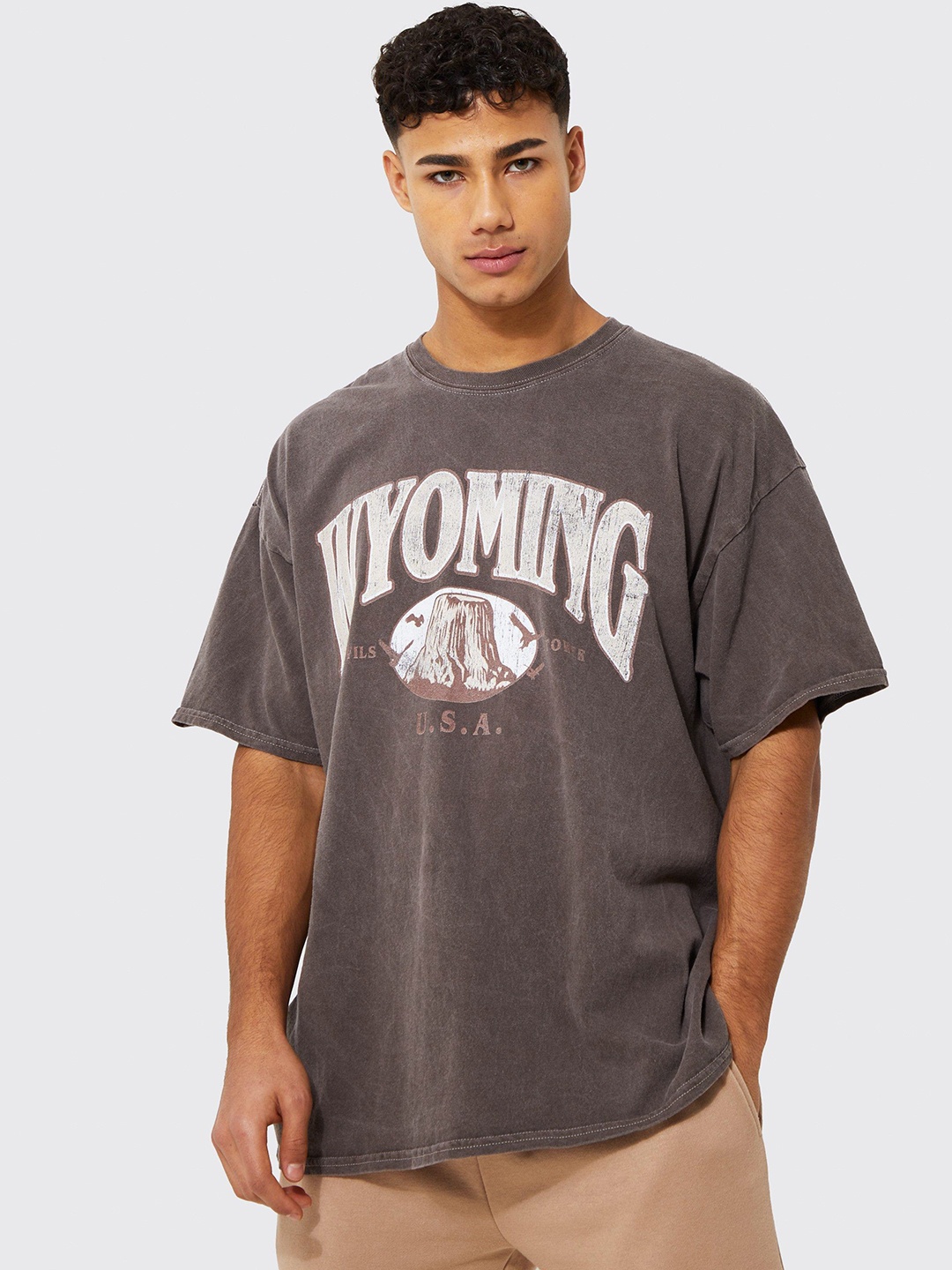 boohooMAN Oversized Overdye Wyoming Printed Drop-Shoulder Sleeves T-shirt, Brown