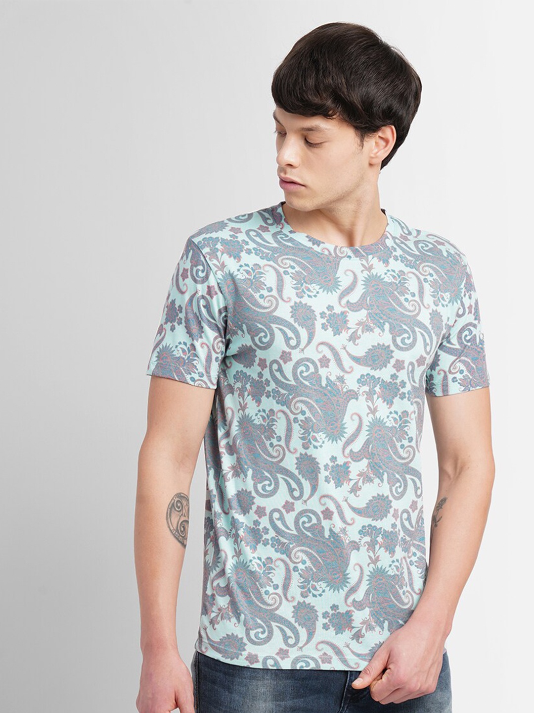 

Jack & Jones Men Green Printed V-Neck Raw Edge Slim Fit T-shirt