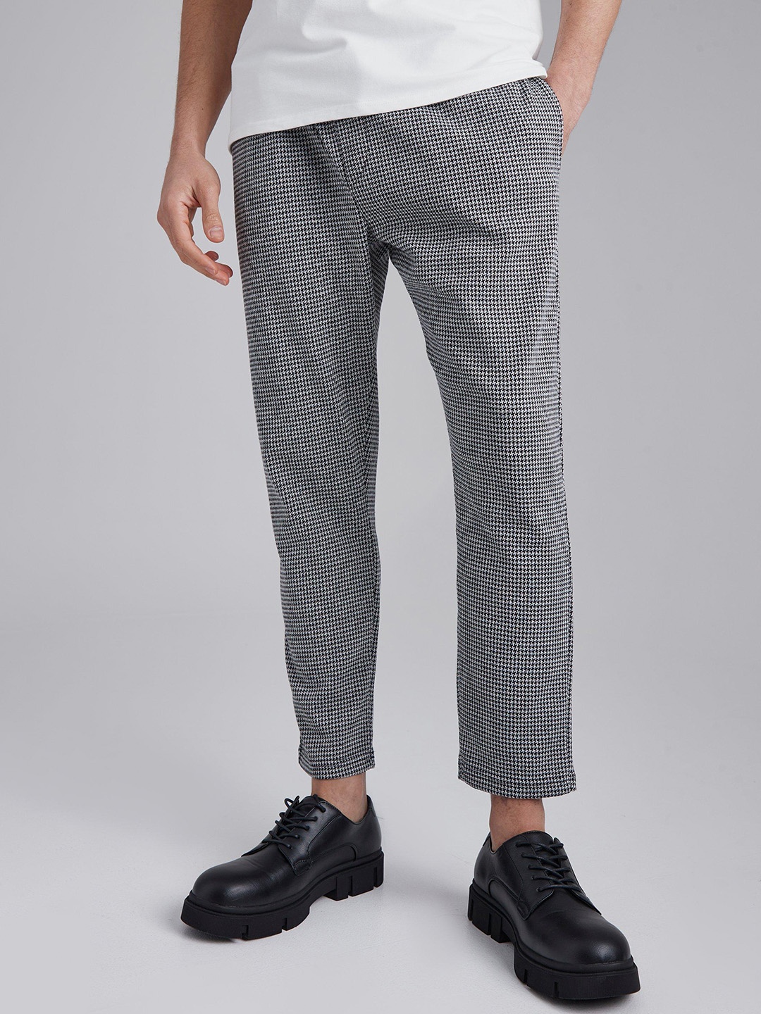 

boohooMAN Checked Slim Tapered Fit Trousers, Black