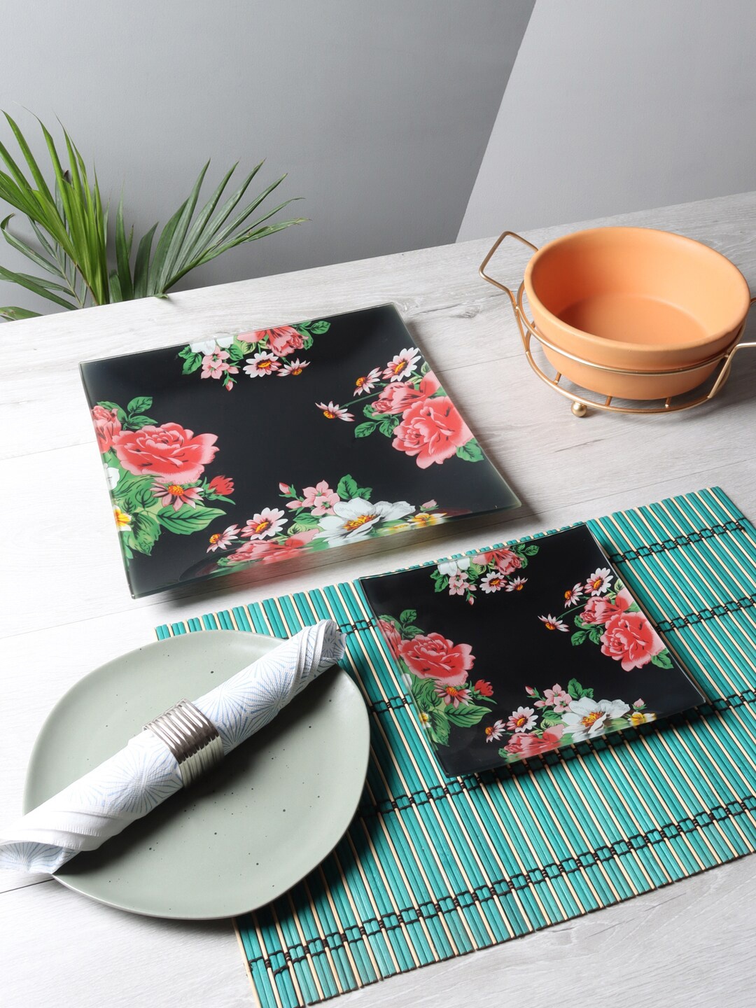 

ceradeco Black & Pink 7 Pieces Floral Printed Glass Glossy Plates