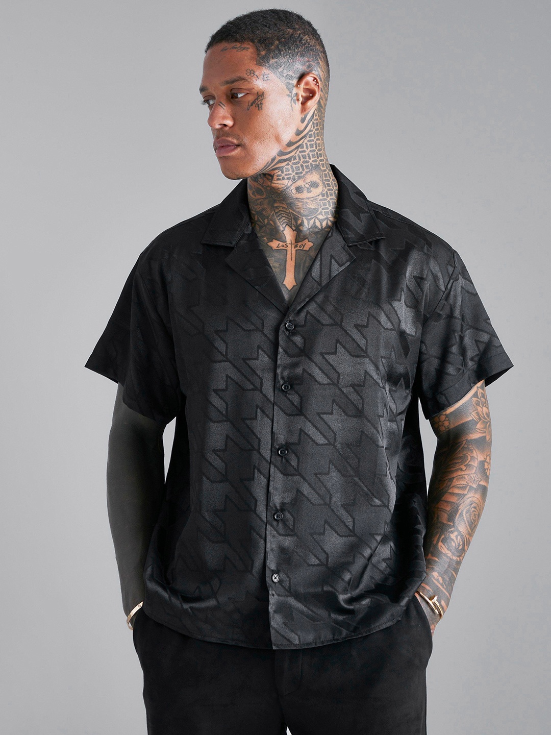 

boohooMAN Boxy Fit Houndstooth Jacquard Woven Casual Shirt, Black