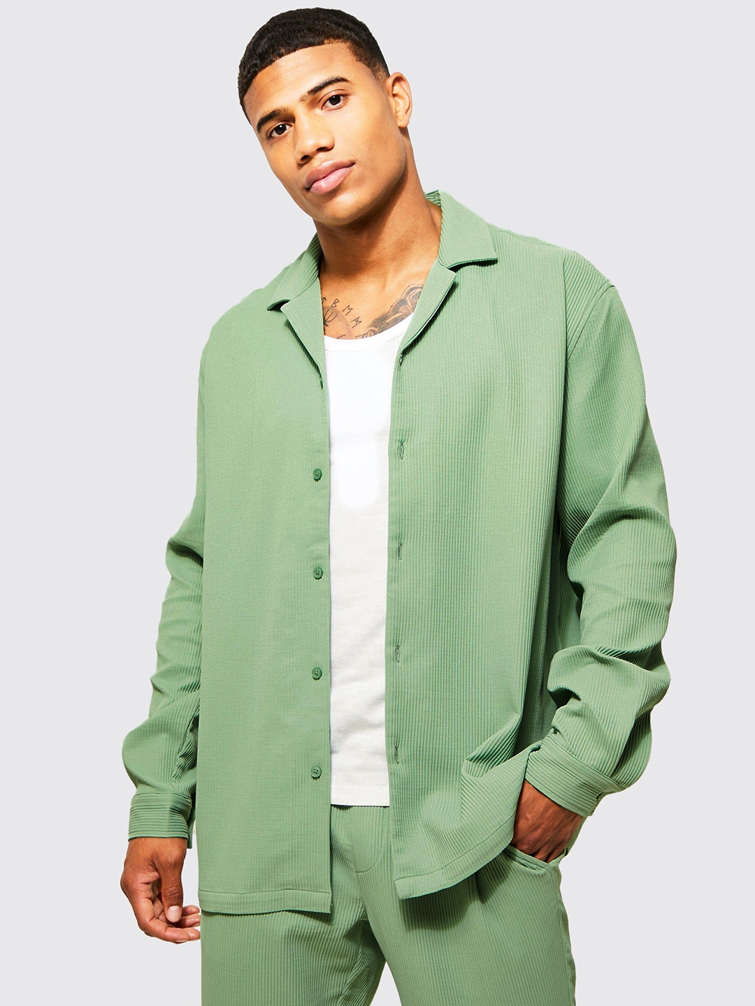 

boohooMAN Cuban Collar Oversized Pleated Shacket, Sea green