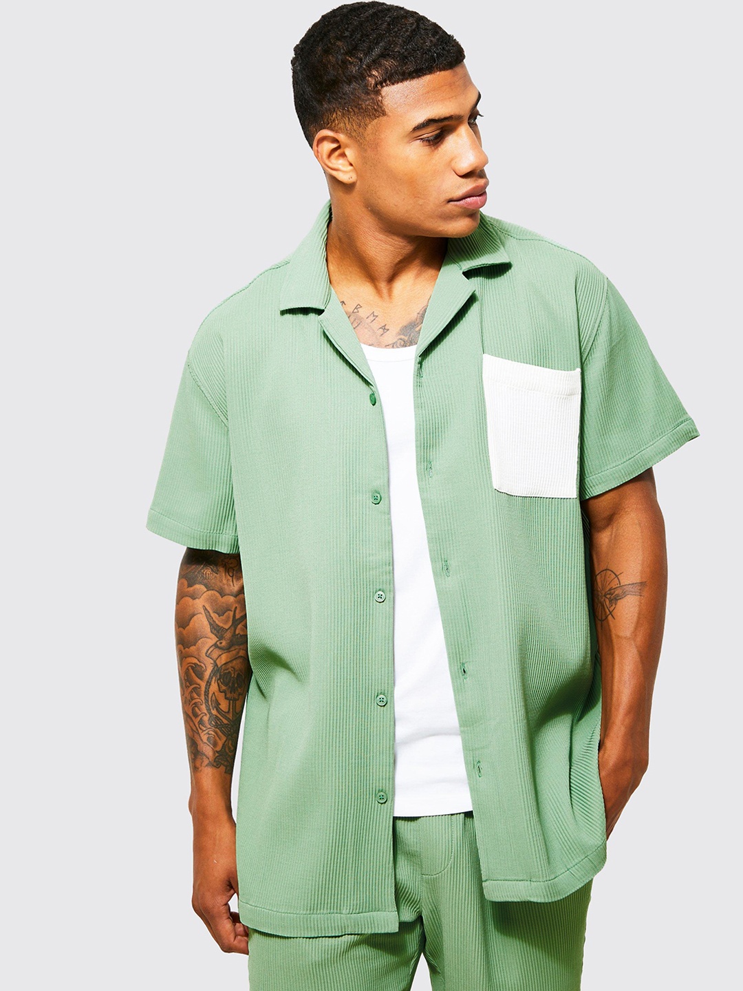 

boohooMAN Contrast Pocket Oversized Pleated Shirt, Sea green