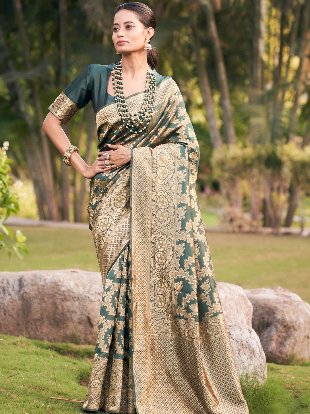 

KARAGIRI Floral Woven Design Zari Banarasi Saree, Green