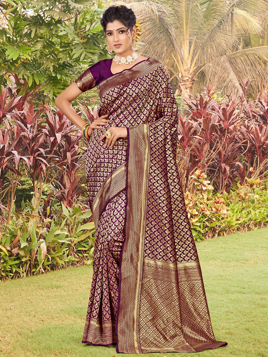 

KARAGIRI Ethnic Motifs Woven Design Zari Silk Blend Banarasi Saree, Burgundy