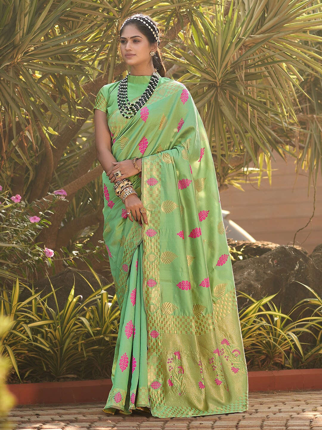 

KARAGIRI Ethnic Motifs Design Zari Banarasi Saree, Green