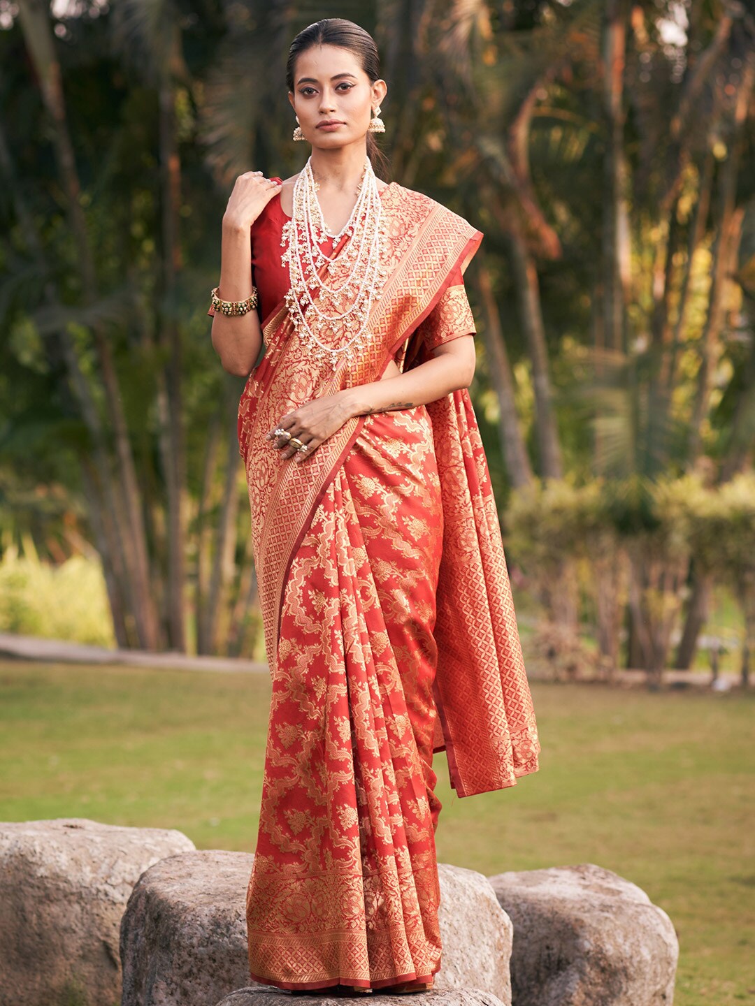 

KARAGIRI Ethnic Woven Design Zari Banarasi Saree, Red