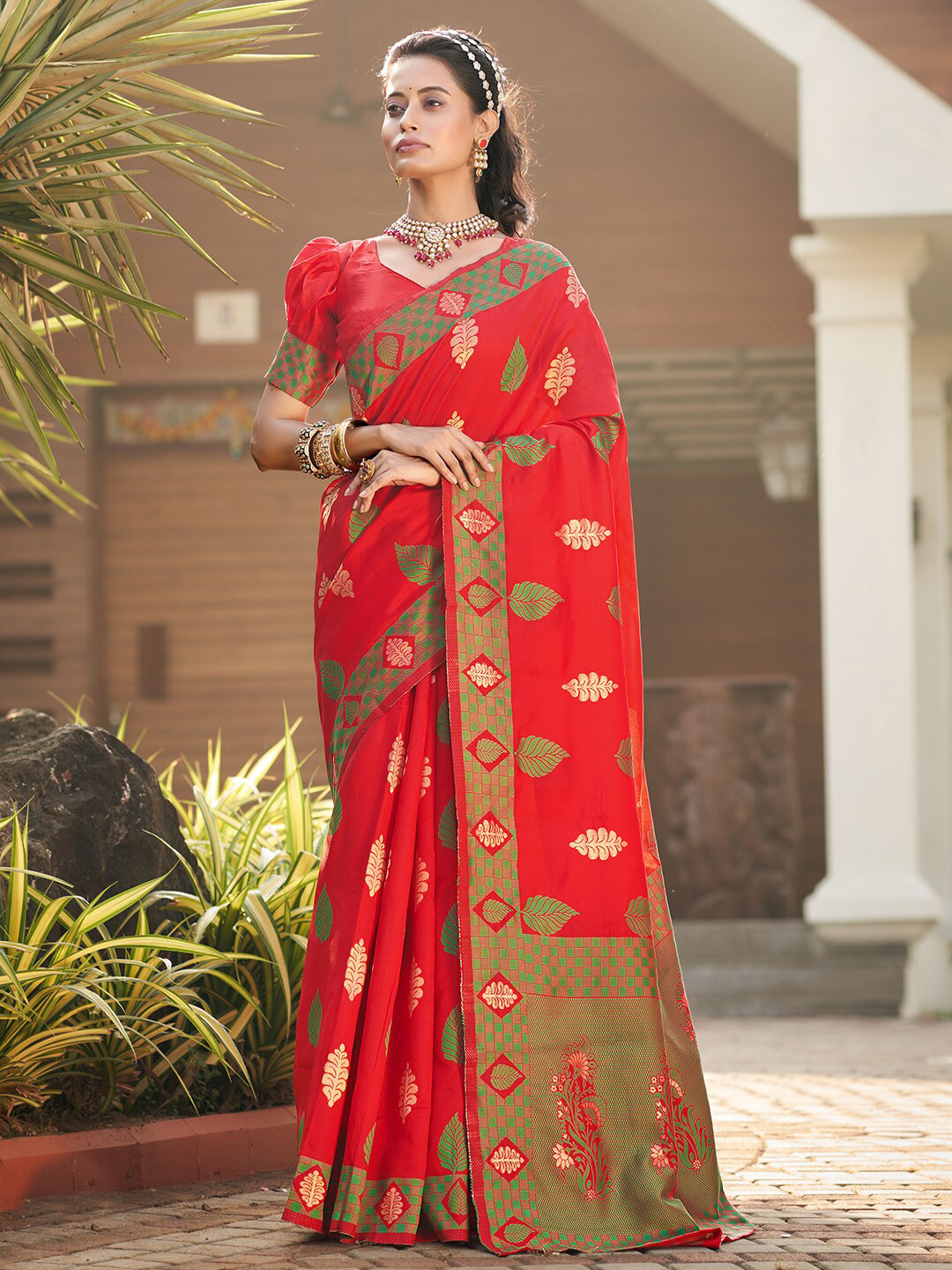 

KARAGIRI Ethnic Motif Woven Design Banarasi Saree, Red