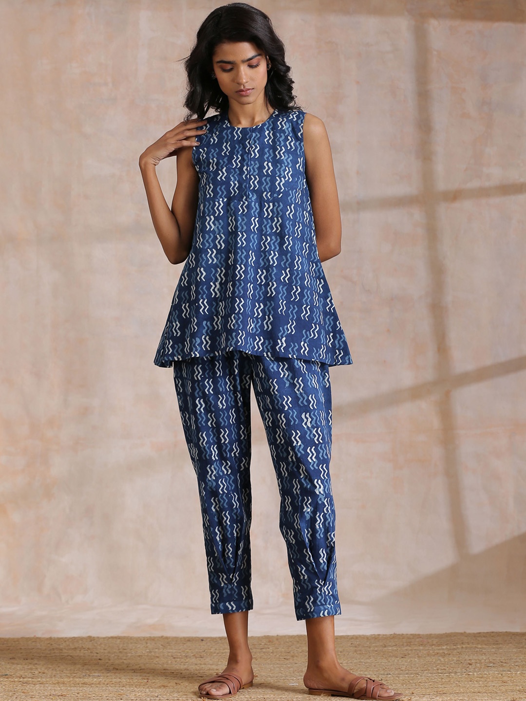

trueBrowns saadgi Zig-Zag Motifs Printed Pure Cotton Tunic & Trouser Co-Ord Set, Navy blue