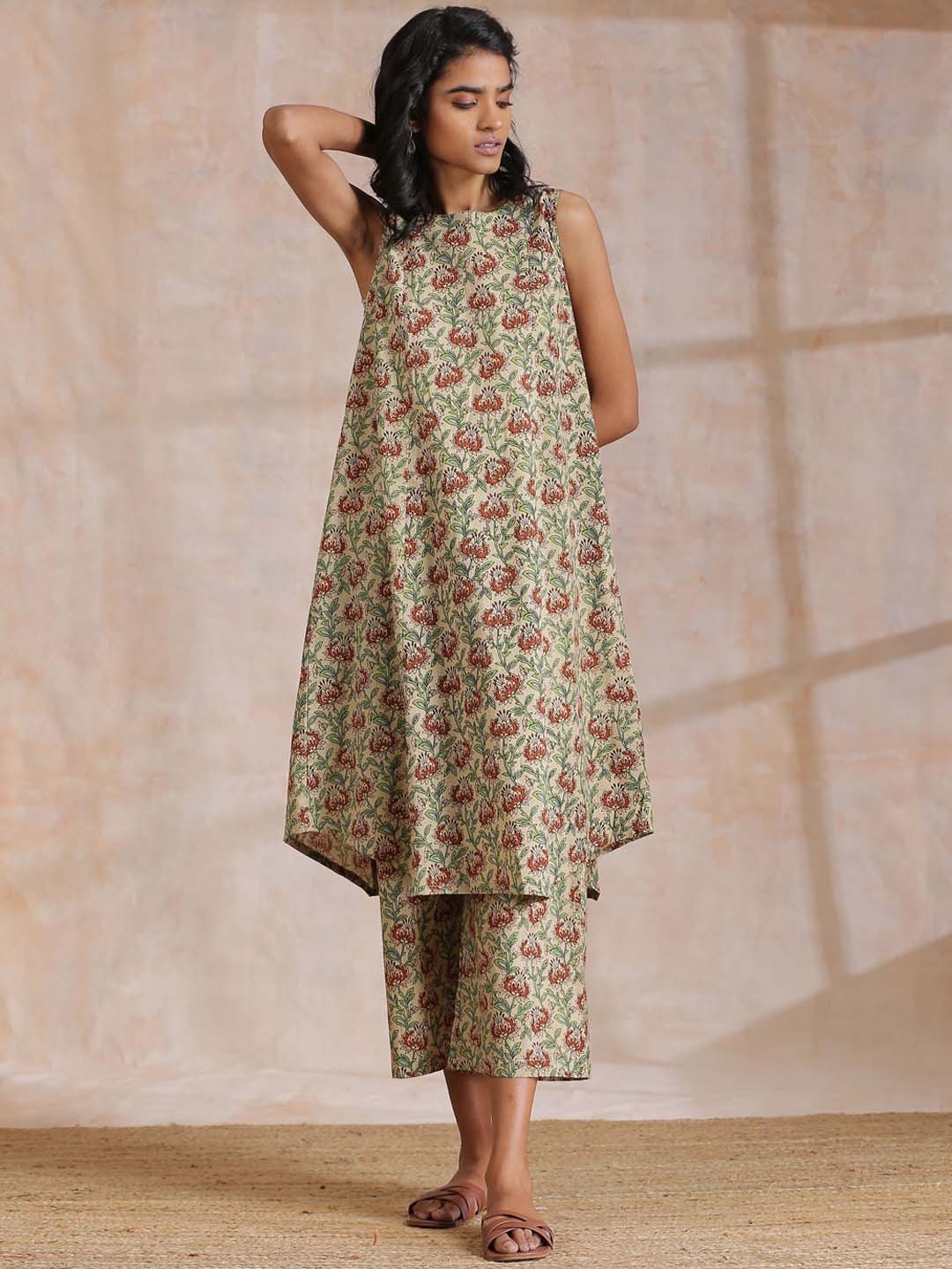 

trueBrowns Floral Printed Sleeveless Pure Cotton A-Line Kurta With Trousers, Beige