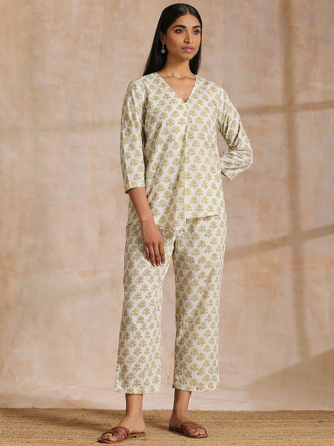 

trueBrowns Floral Printed Top With Trousers Co-Ords, Off white