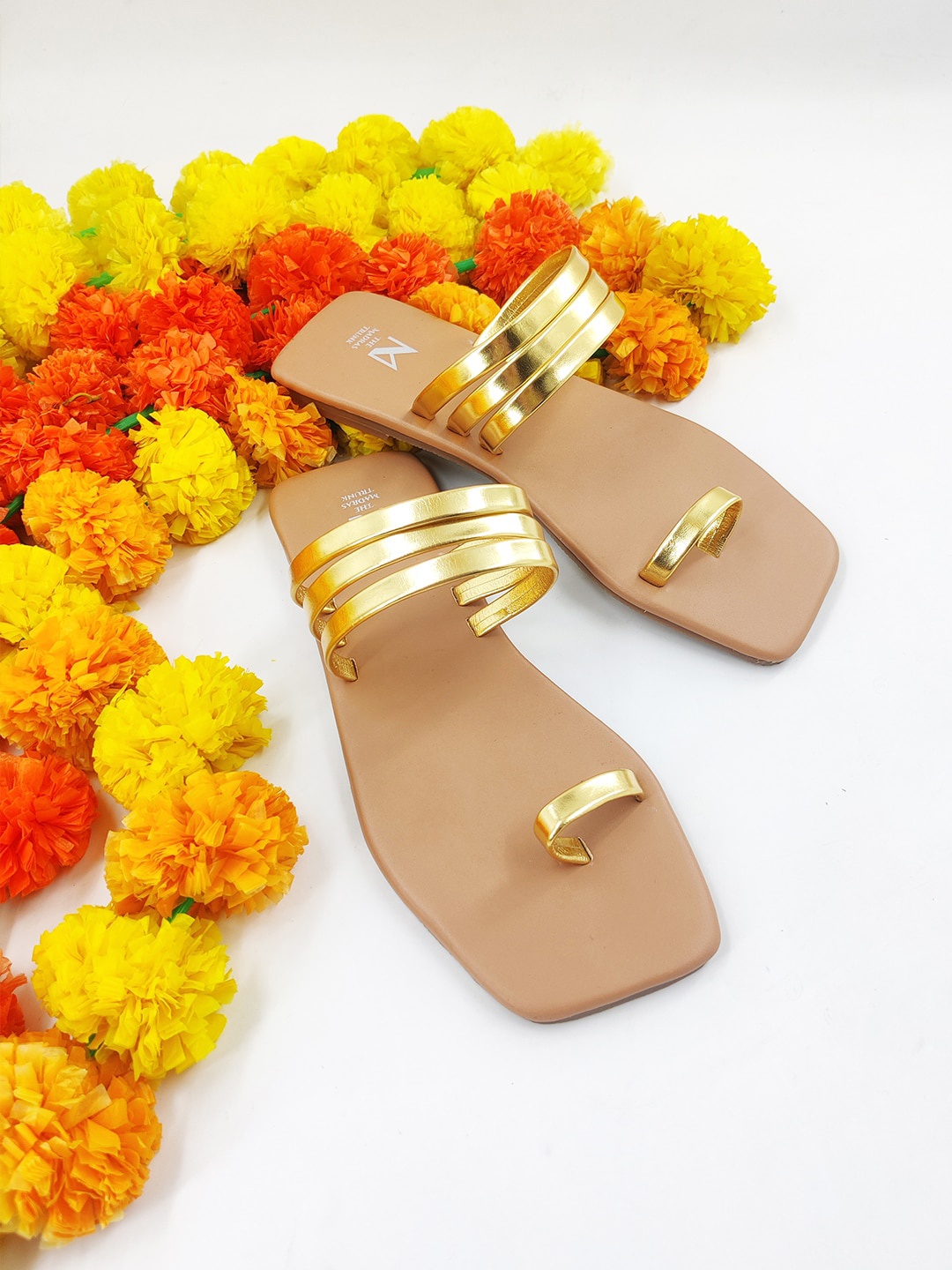 

THE MADRAS TRUNK Women No Back Strap Open Toe Flats, Gold