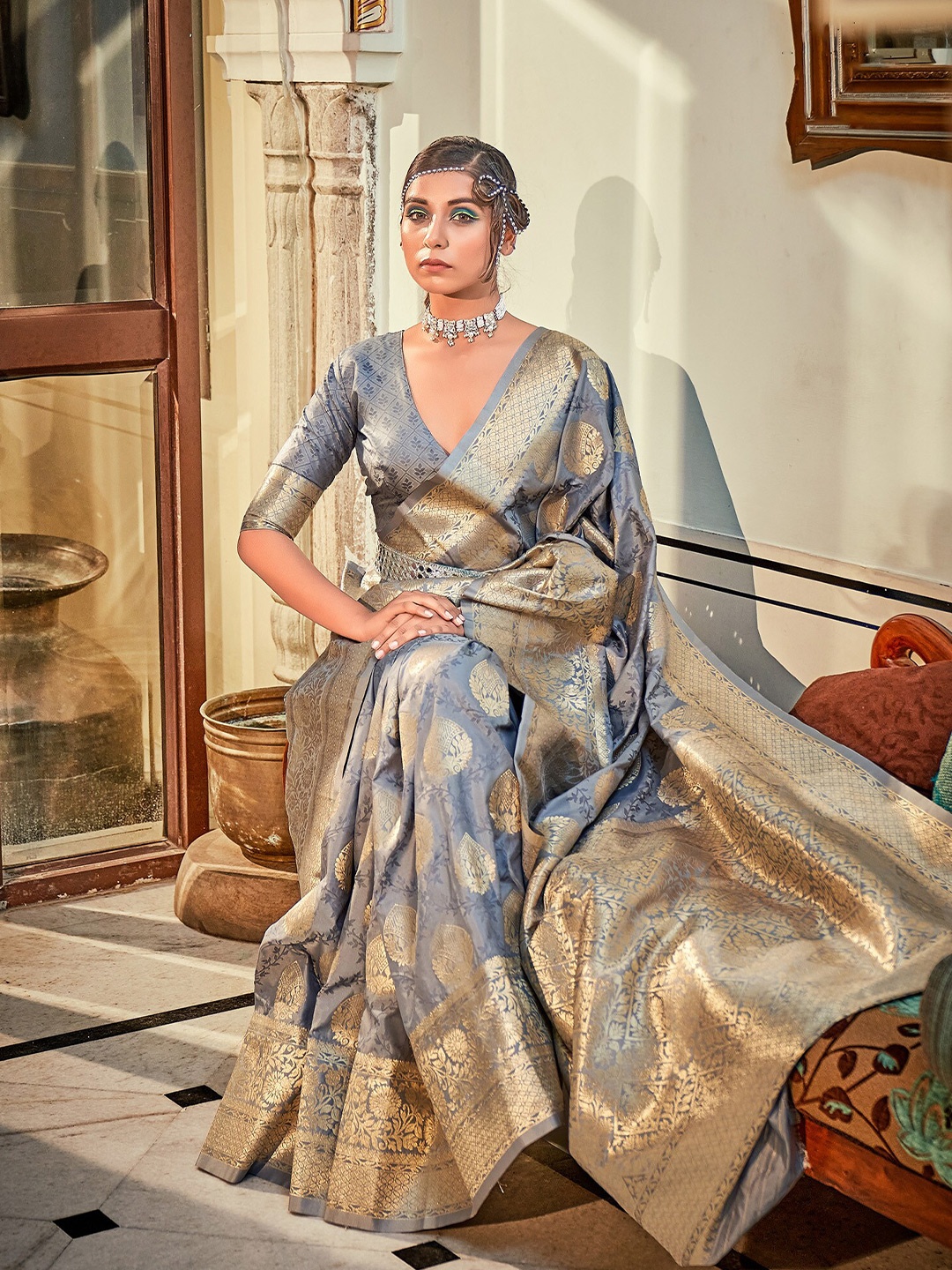 

elora Woven Design Zari Pure Silk Banarasi Saree, Grey