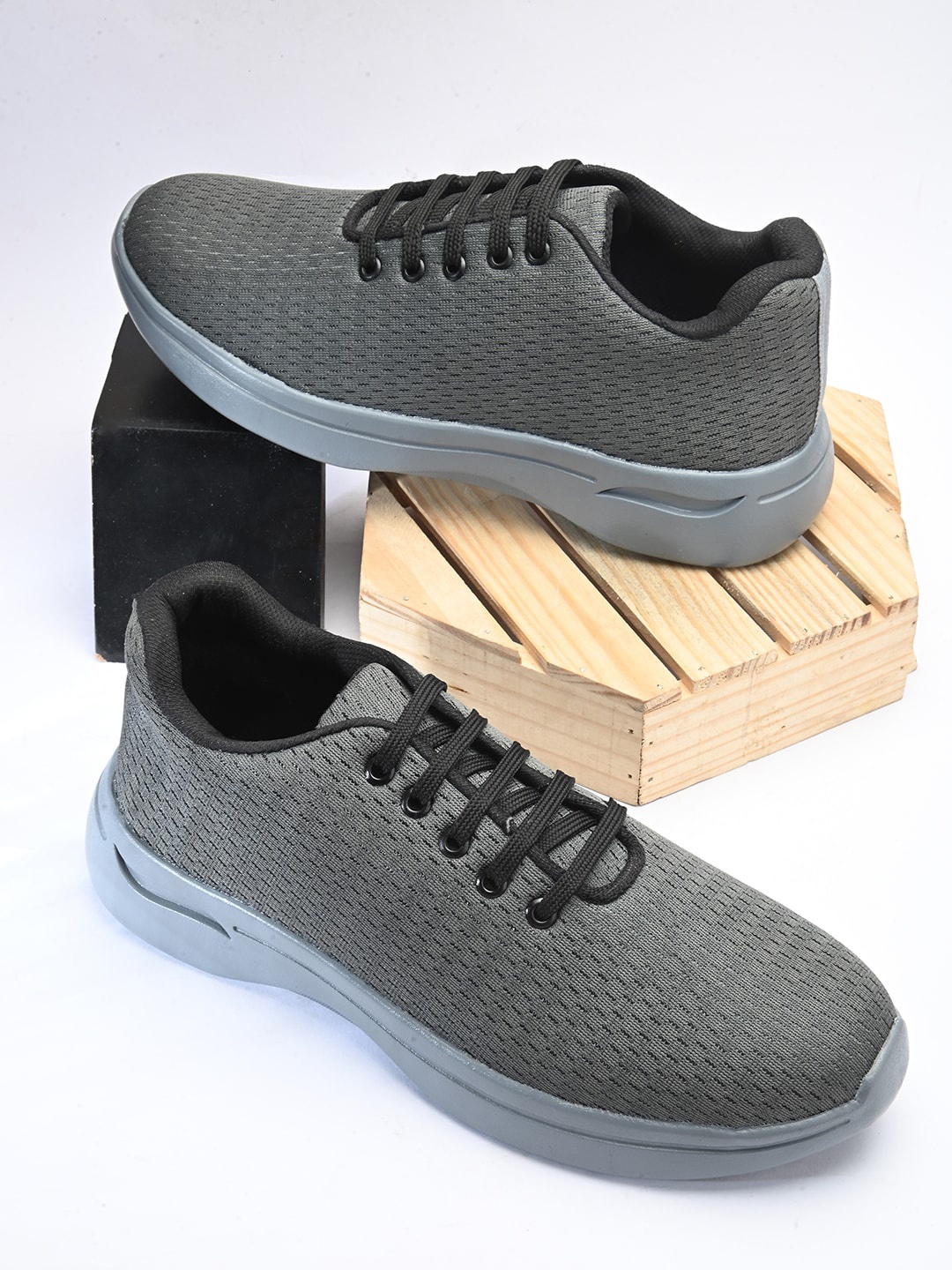 

HERE&NOW Men Woven Design Padded Insole Basics Sneakers, Grey