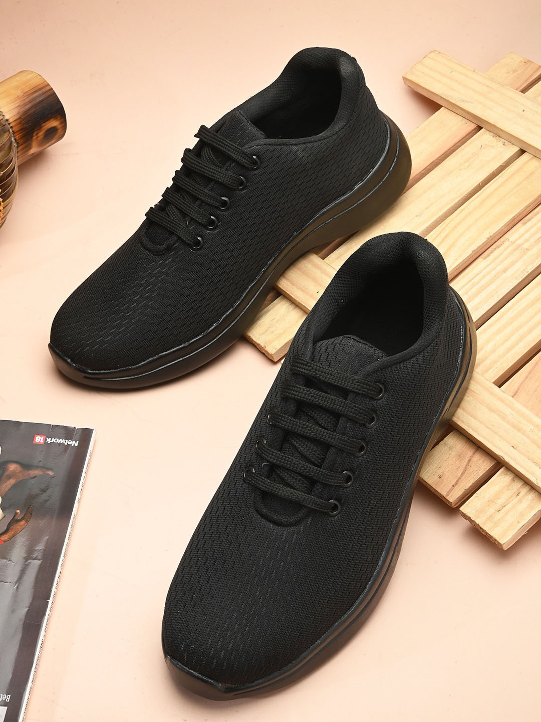 

HERE&NOW Men Lace Up Round Toe Woven Design Sneakers, Black