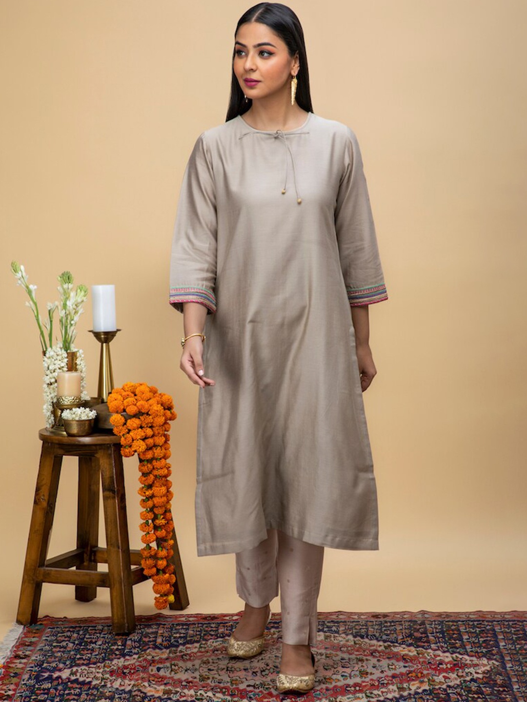 

SMRITI GUPTA Tie-Up Neck Chanderi Silk Regular A-line Kurta, Grey