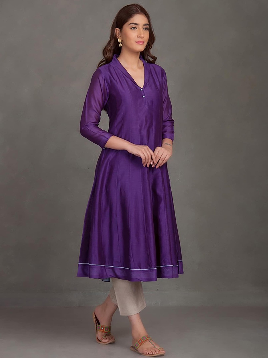 

SMRITI GUPTA Panelled A-Line Chanderi Silk Kurta, Purple